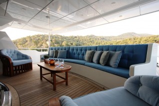 HAPPY DOLPHIN - The Upper Aft Deck